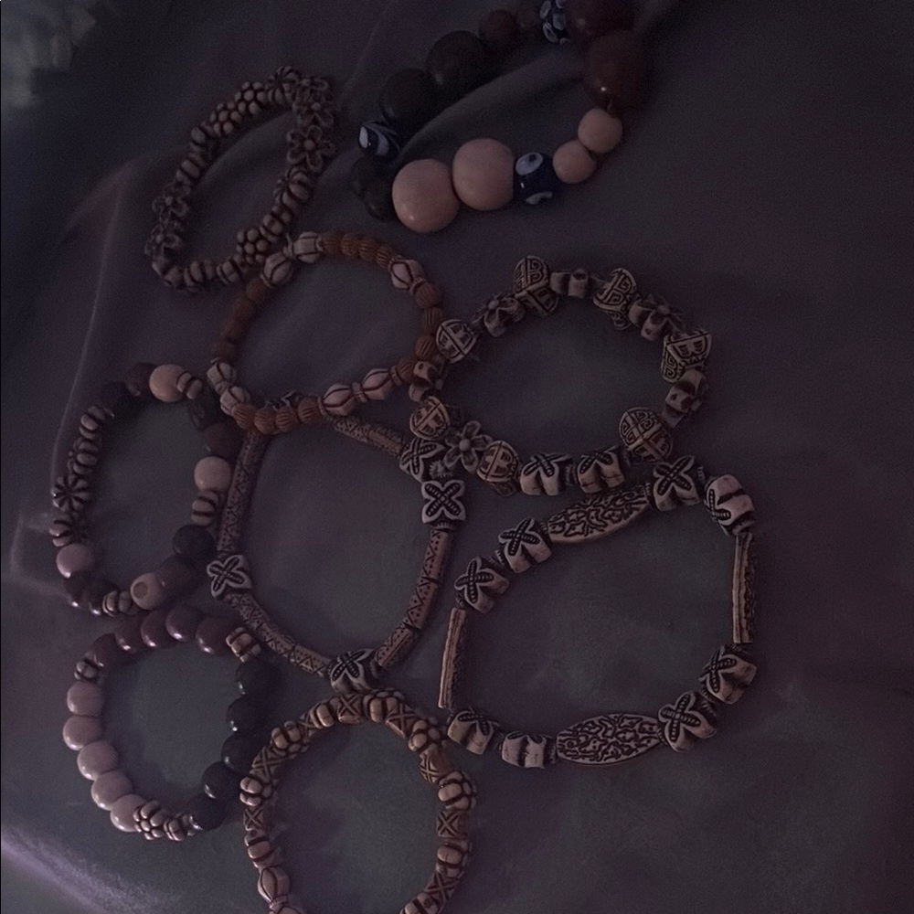 Woden bead hand made you can pick them or do random u get 2 pls buy